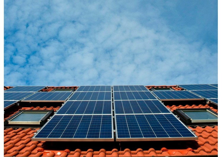 Instalar Placas Solares en Casa para Ahorrar